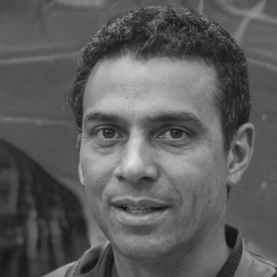 Portrait of Oliver Baştürk, group session instructor